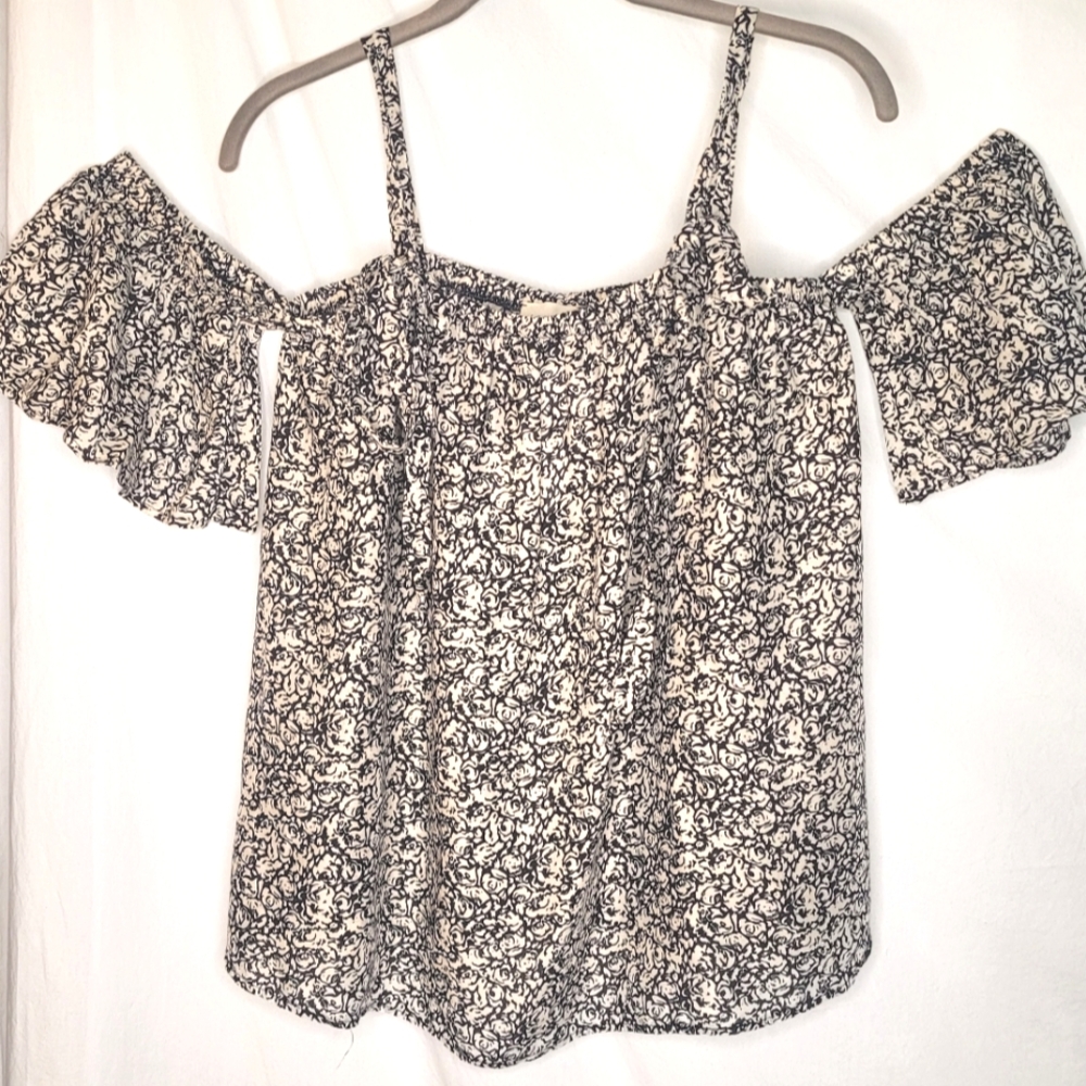NWT Cold Shoulder Top Boutique Size Large Black and Cream Awesome LOOK